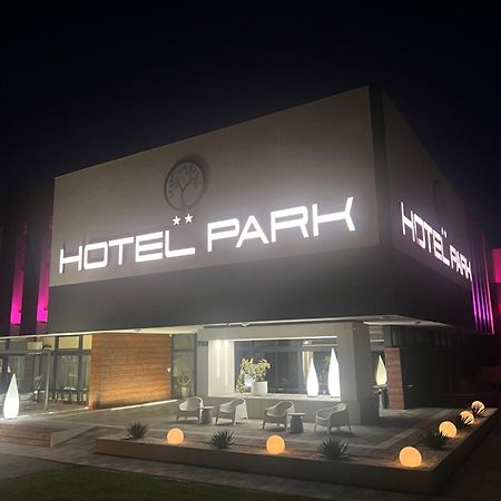 Hotel Park Opoczno Exteriör bild