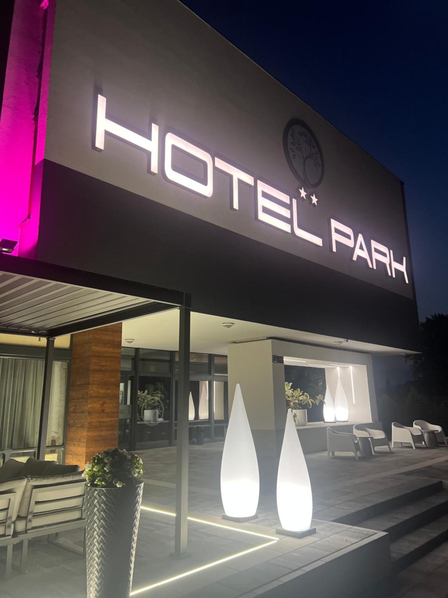 Hotel Park Opoczno Exteriör bild