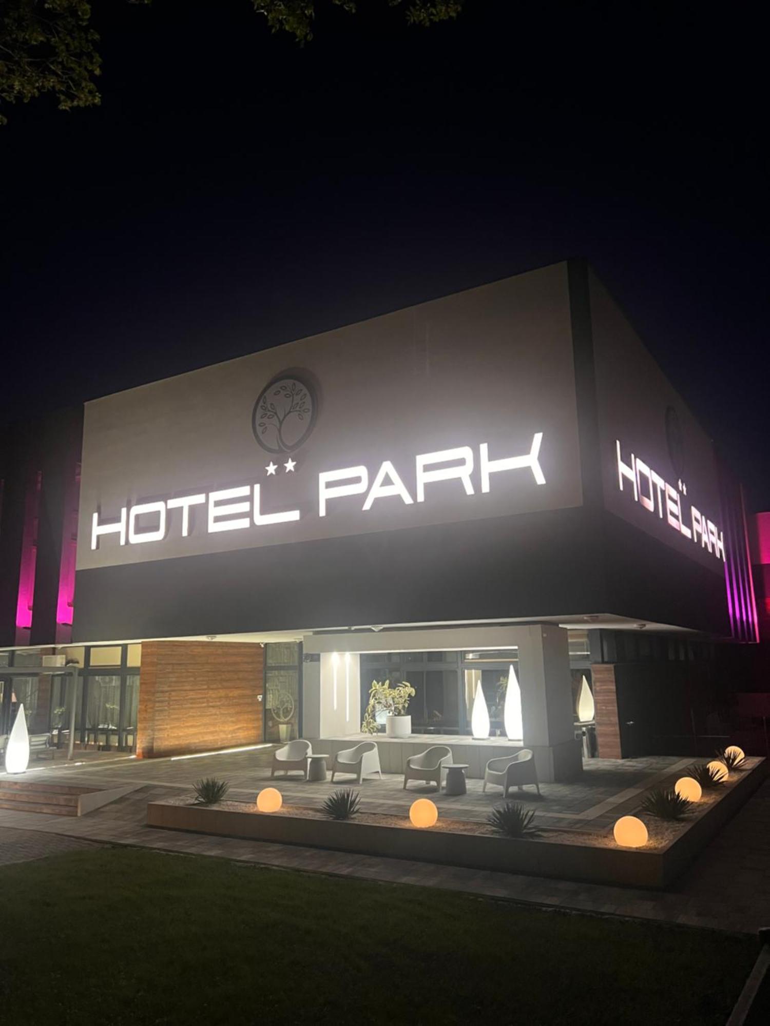Hotel Park Opoczno Exteriör bild
